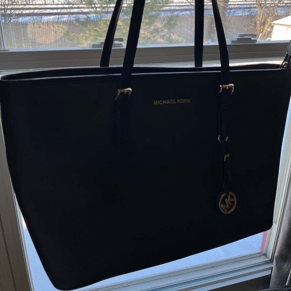 Michael Kors Jet Set Tote
